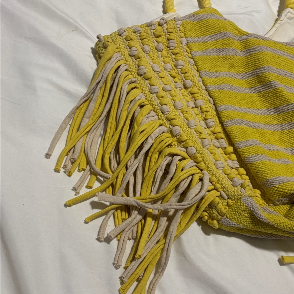 NWT Woven Yellow and White Striped Fringe Tote Beach Bag - Picture 4 of 10